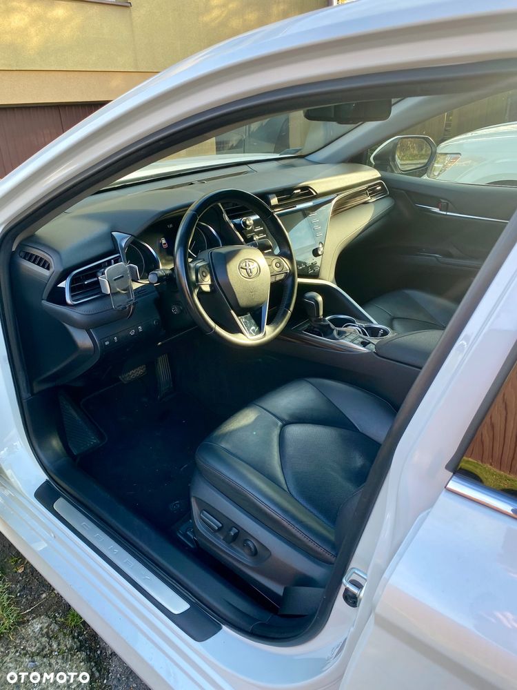 Toyota Camry 2.5 Hybrid Executive CVT - 8