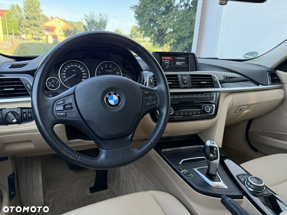 BMW Seria 3 320i Luxury Line - 27