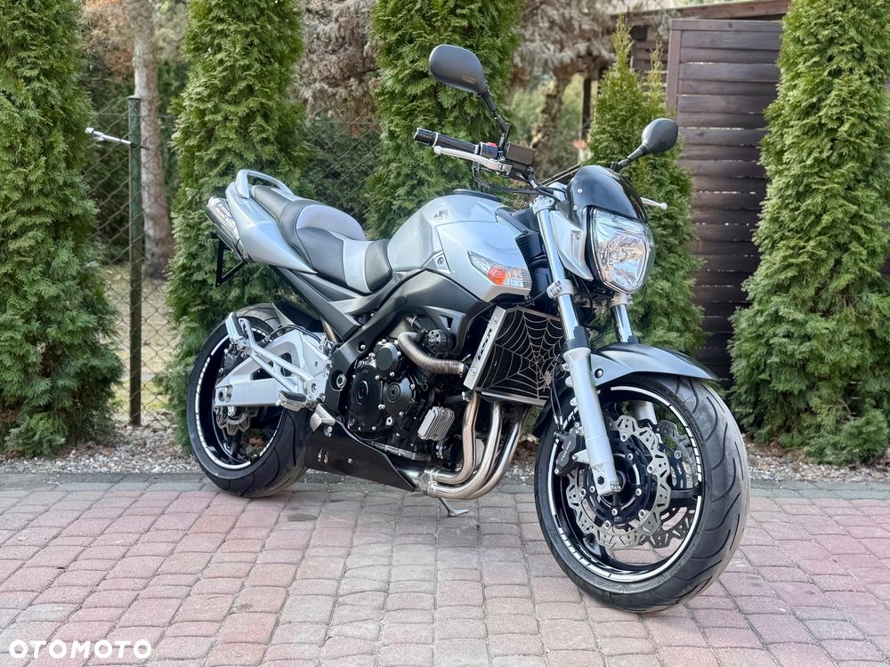 Suzuki GSR - 1