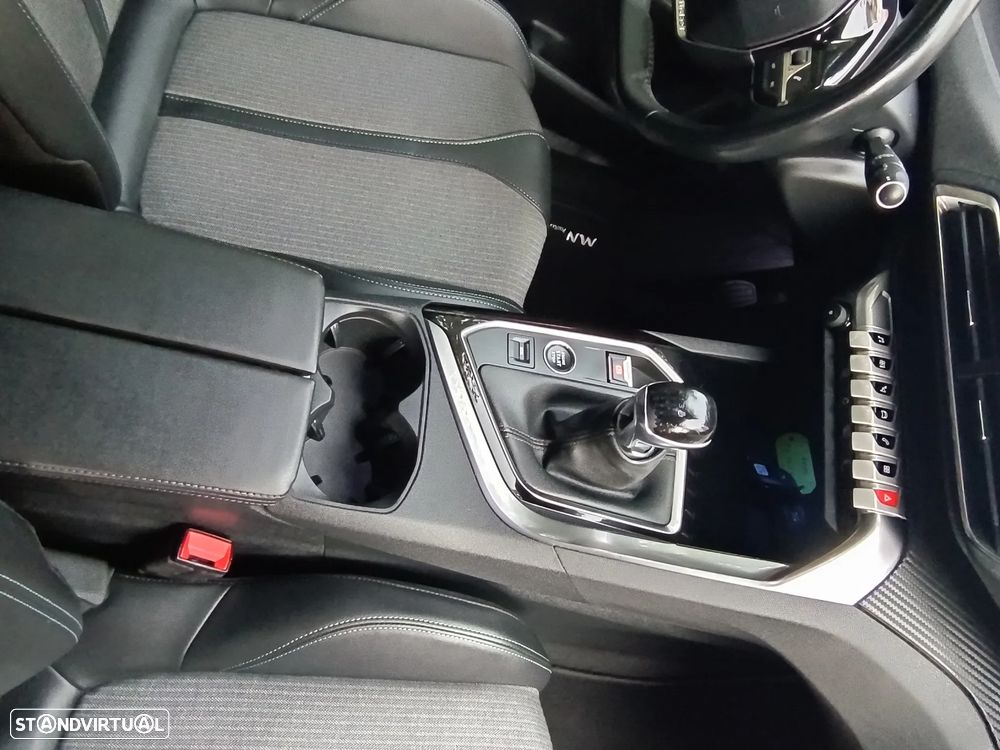Peugeot 3008 PureTech 130 Stop & Start GPF Allure - 23