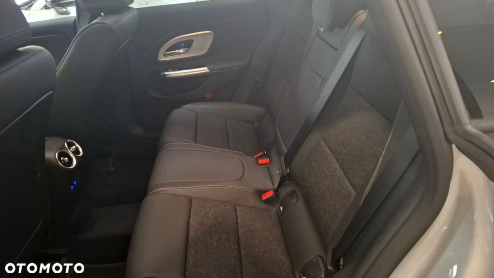 Mercedes-Benz CLA 200 mHEV 8G-DCT - 16
