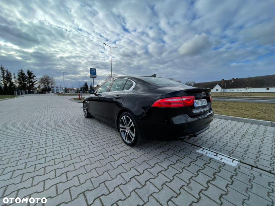 Jaguar XE 2.0 D AWD Prestige - 3