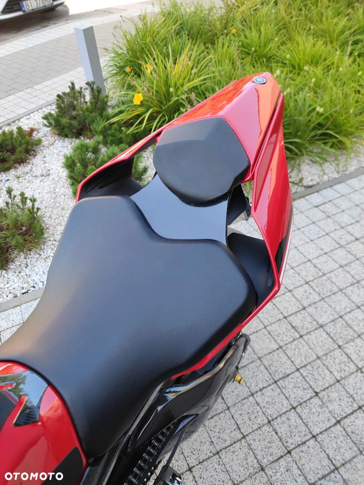 Yamaha R1 - 10
