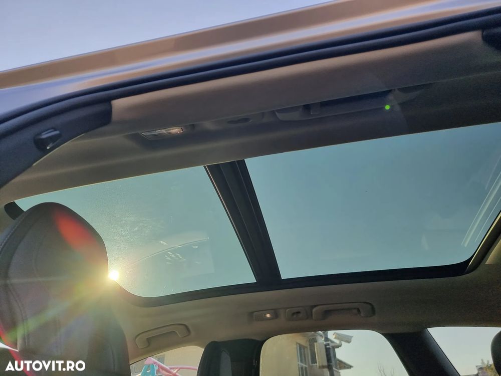Volvo XC 60 B4 MHEV AT FWD Plus Dark - 14