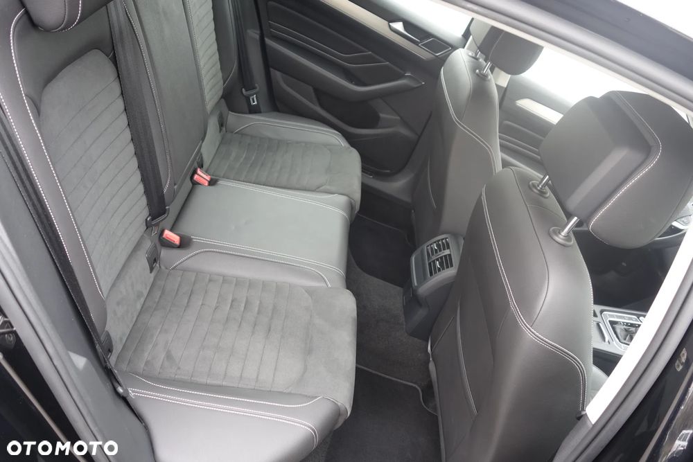 Volkswagen Passat 1.5 TSI EVO Elegance DSG - 9