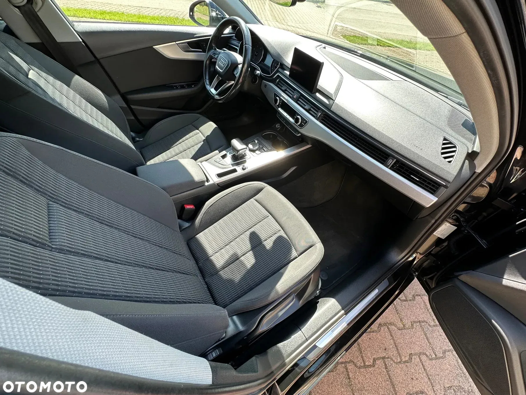 Audi A4 2.0 TDI Design S tronic - 25