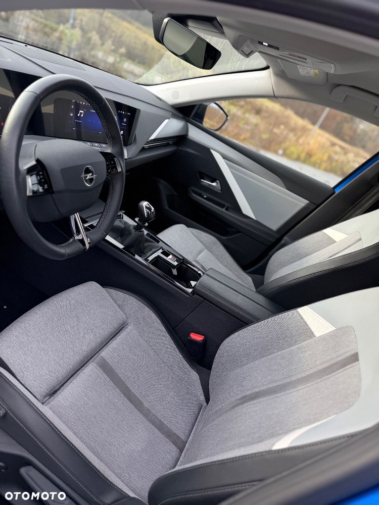 Opel Astra 1.2 T Elegance S&S - 23