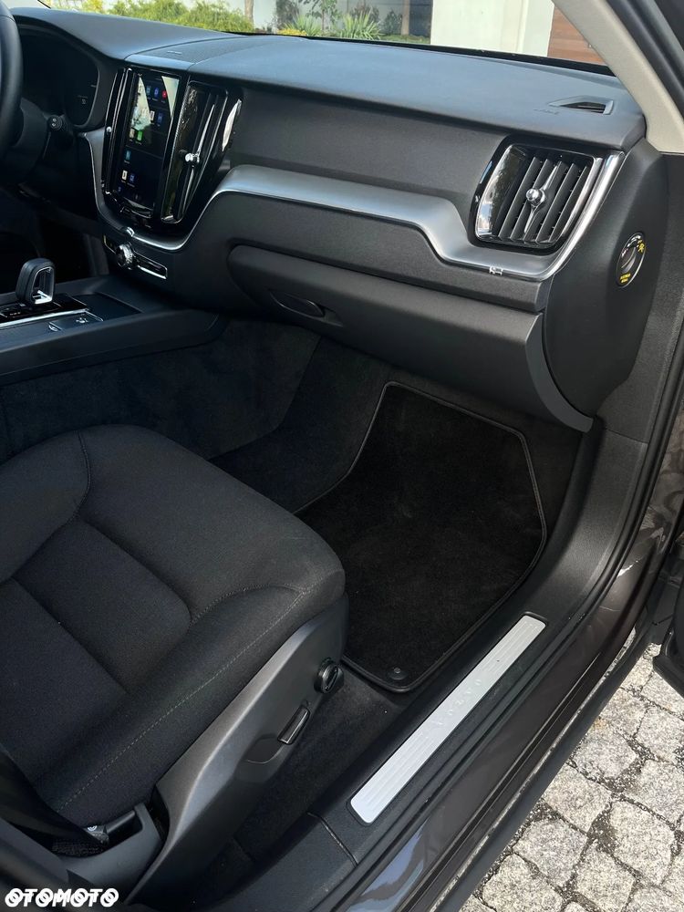 Volvo XC 60 B4 D AWD Geartronic Momentum Pro - 22