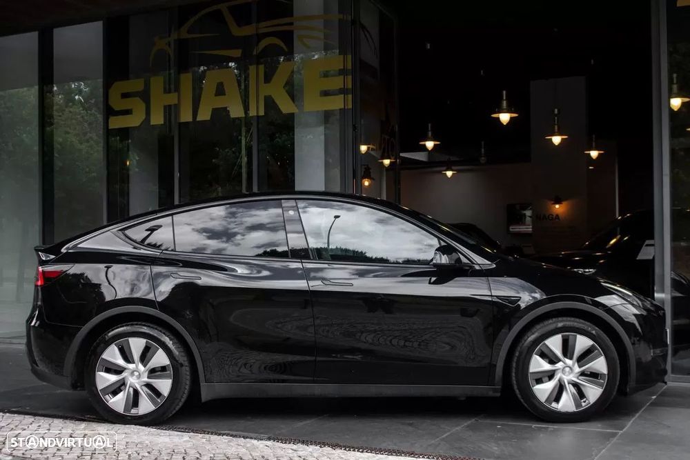Tesla Model Y - 5