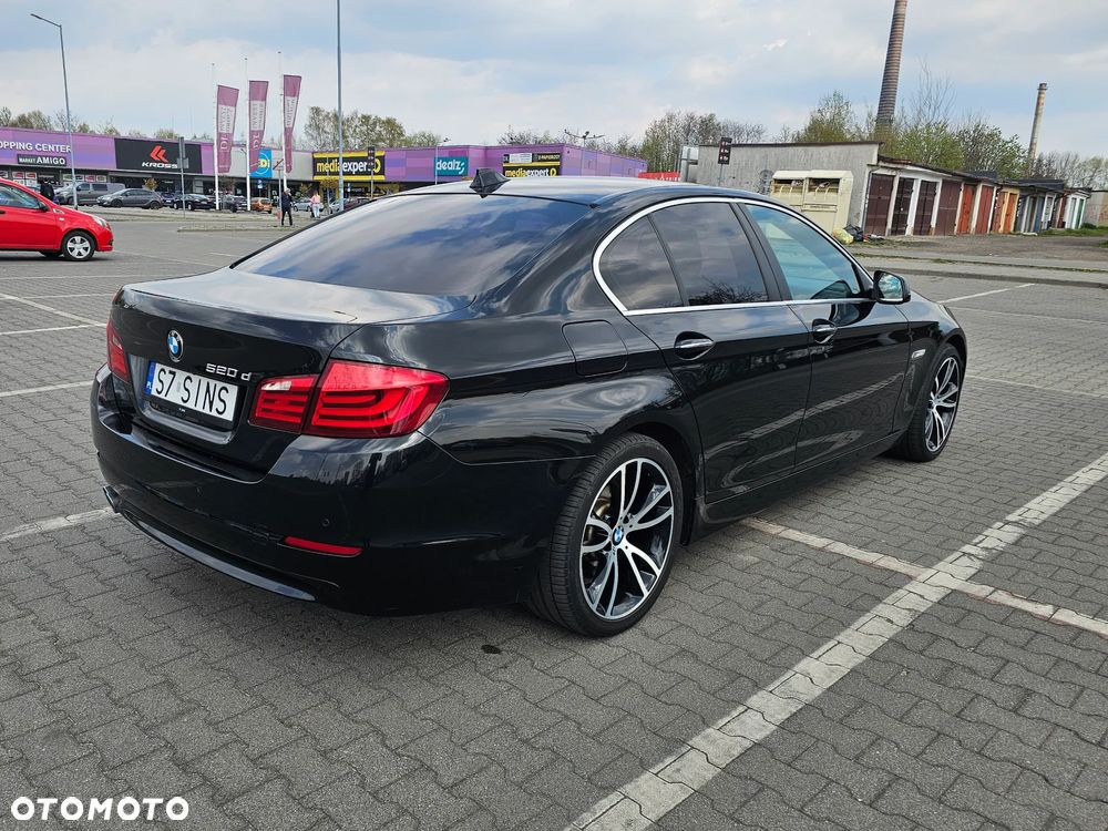 BMW Seria 5 520d xDrive - 17