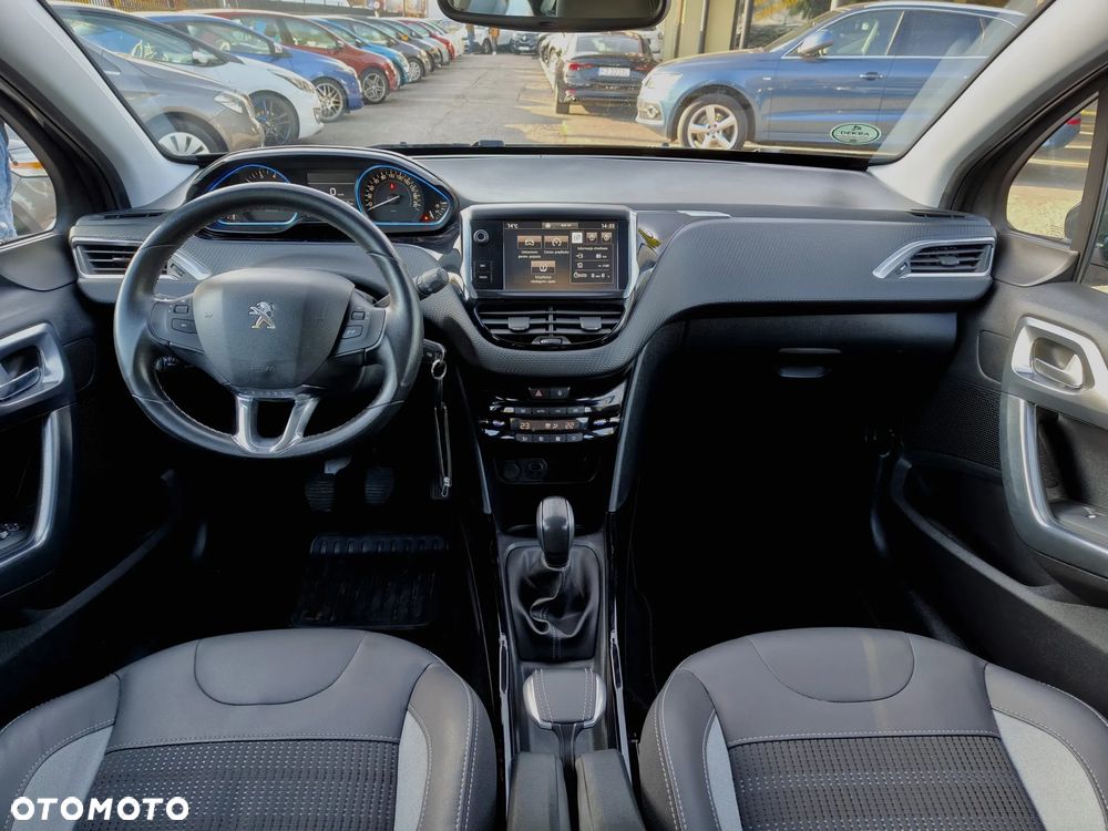 Peugeot 2008 1.2 Pure Tech Style S&S - 13