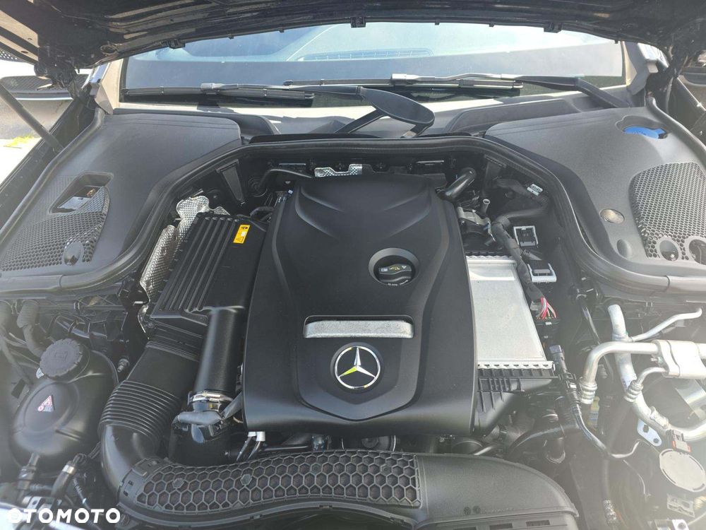Mercedes-Benz Klasa E 300 9G-TRONIC AMG Line - 12