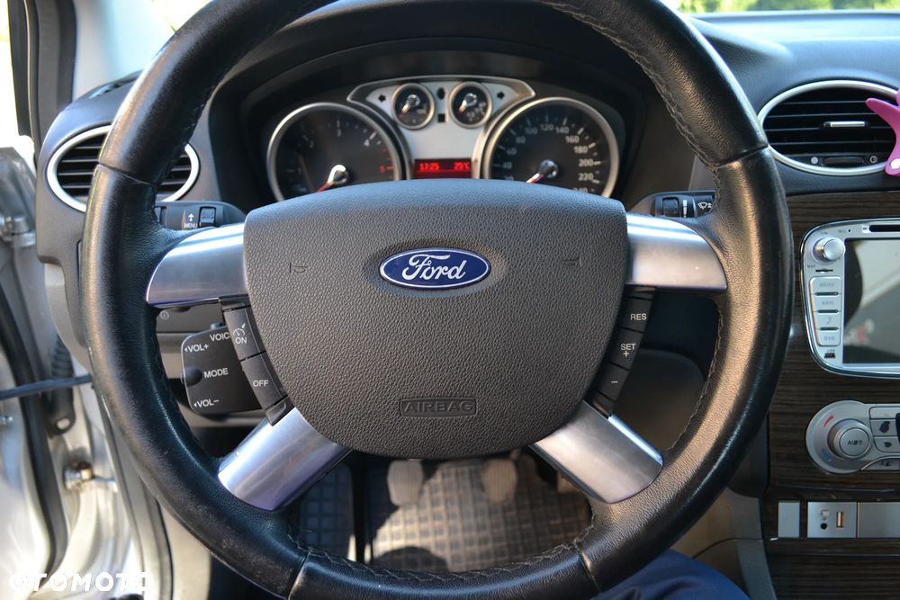 Ford Focus 2.0 TDCi Ghia - 11