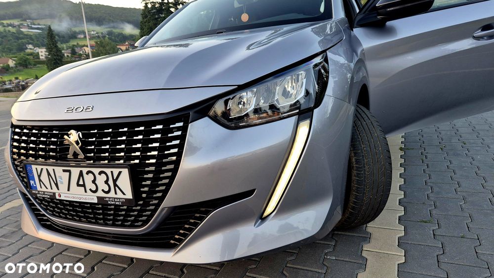 Peugeot 208 PureTech 100 EAT8 Allure - 12