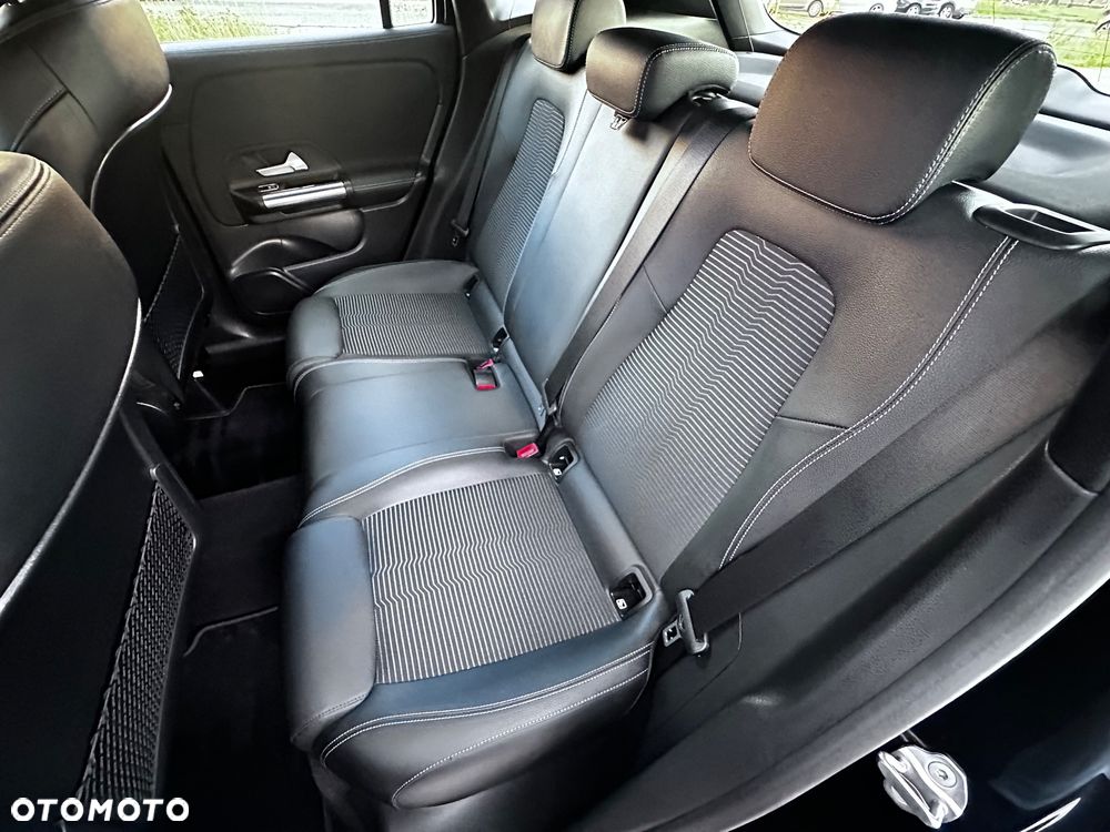 Mercedes-Benz GLA 200 d 8G-DCT - 14