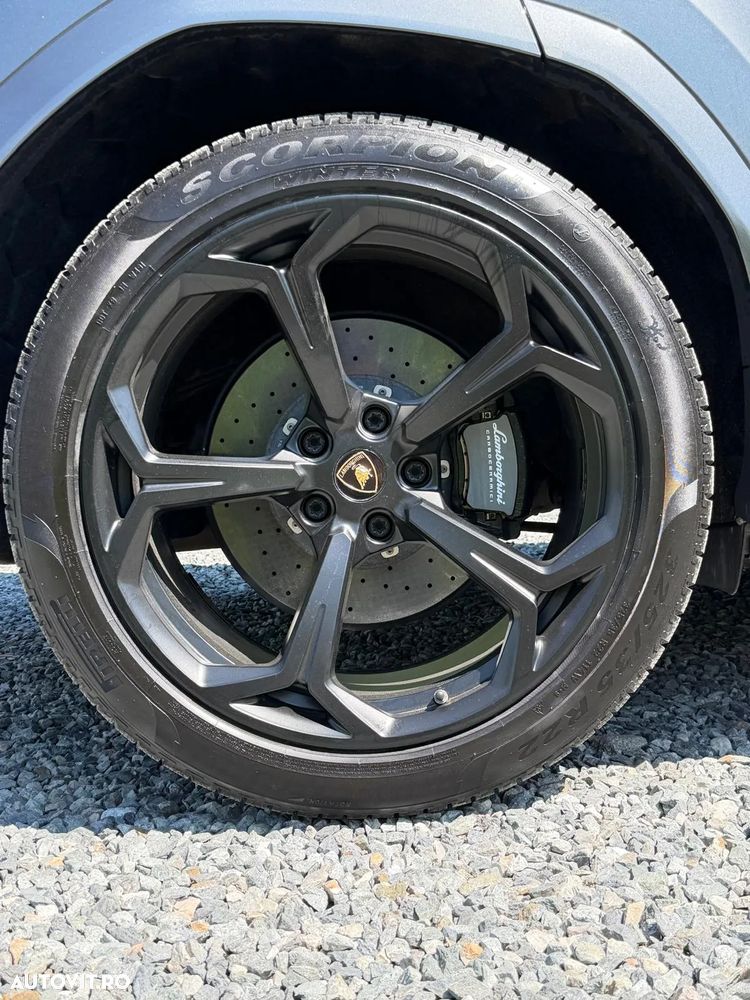 Lamborghini URUS Standard - 20