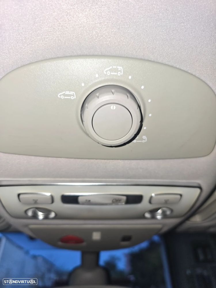 Renault Espace 2.0 dCi Initiale 7L Aut. - 33