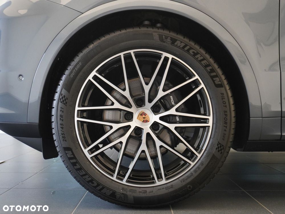 Porsche Cayenne Black Edition - 11