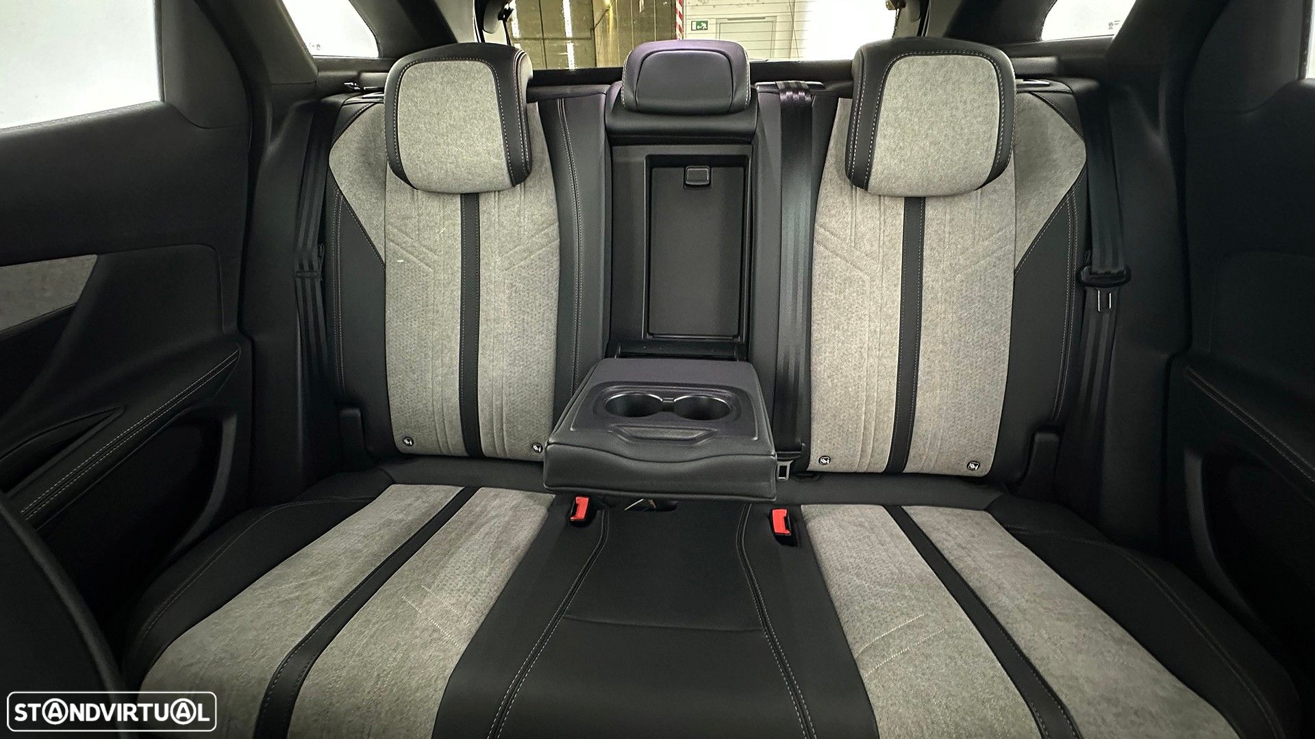 Peugeot 3008 1.6 Hybrid GT Pack e-EAT8 - 56