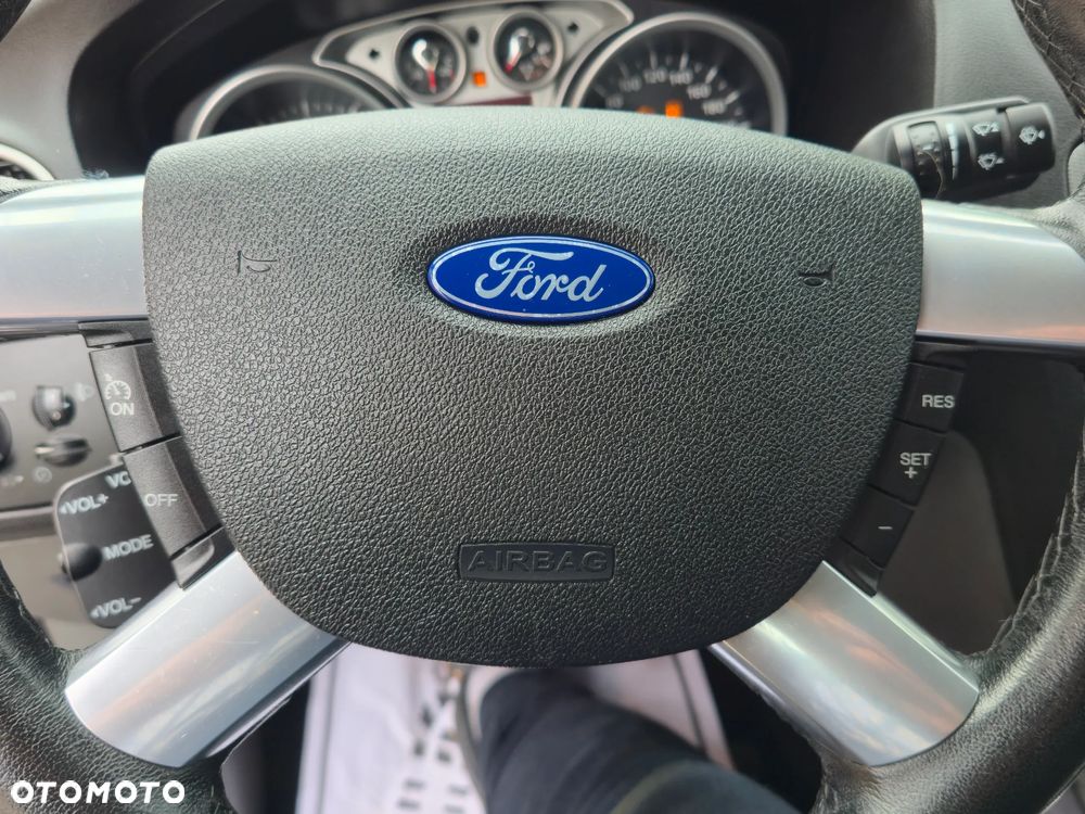 Ford Focus 1.8 Titanium - 32