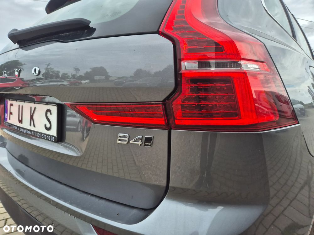Volvo XC 60 B4 D AWD Geartronic Momentum Pro - 17