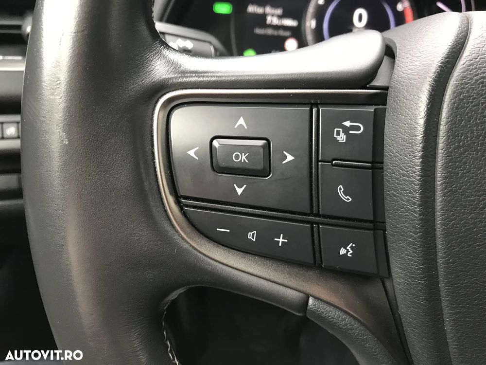 Lexus UX 250h (E-FOUR) Business Edition - 18