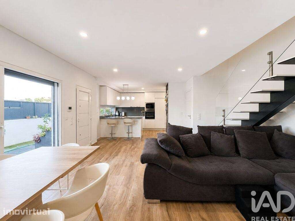 Casa / Villa T4 em Fernão Ferro de 196 m2 - Grande imagem: 4/35