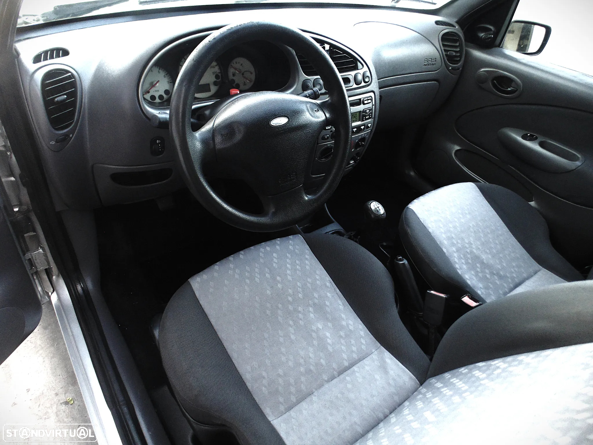 Ford Fiesta 1.25 Techno - 30