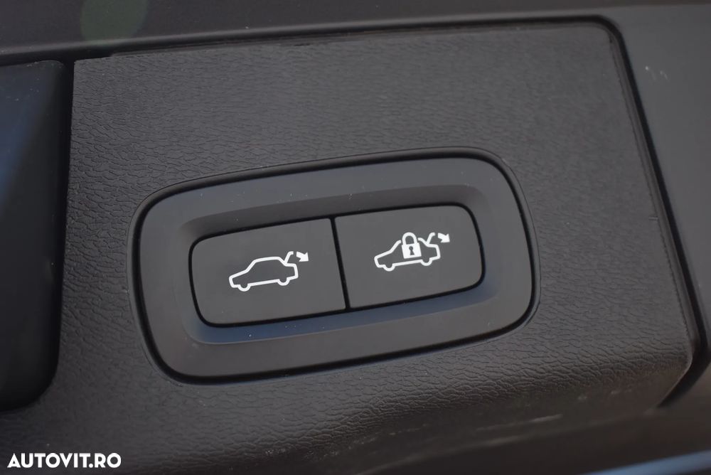 Volvo XC 60 Recharge T8 AWD AT Plus Bright - 31