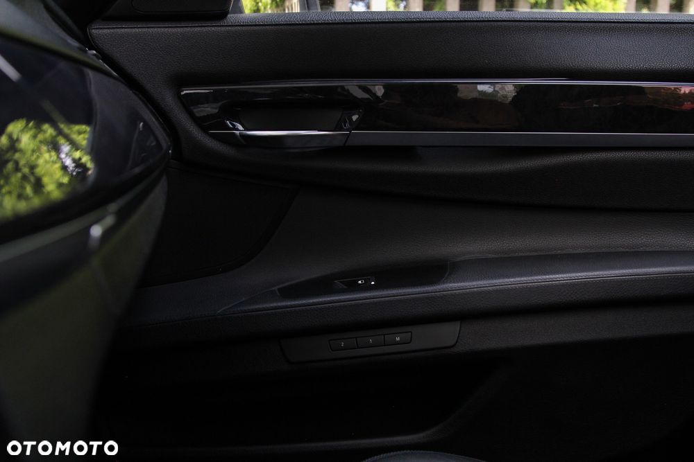 BMW Seria 7 730d - 32
