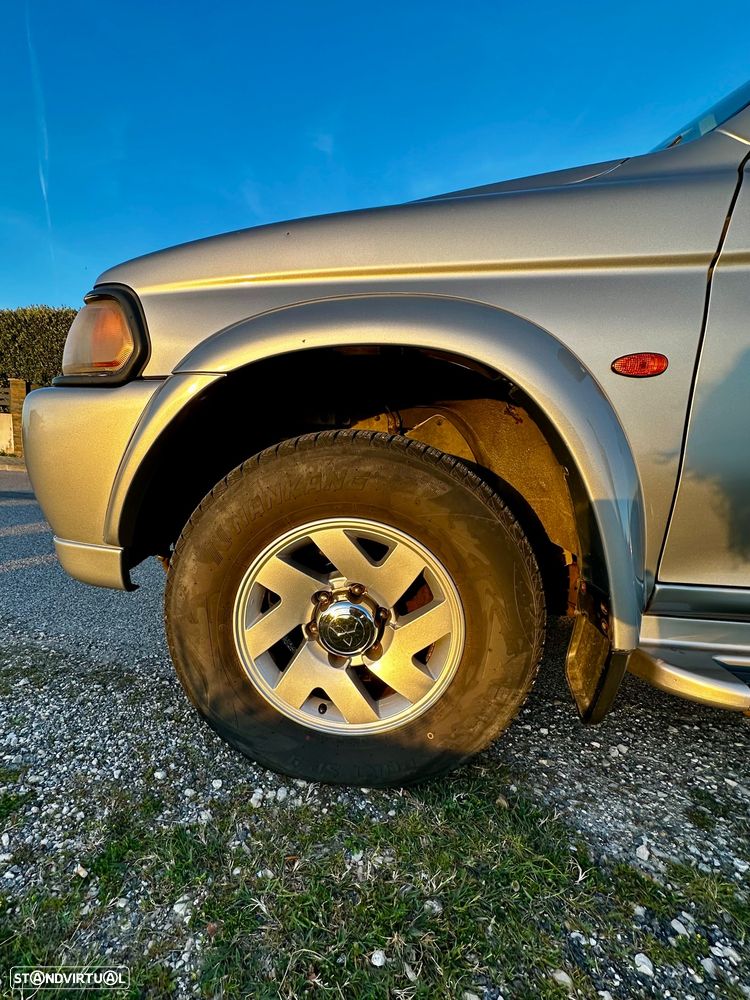 Mitsubishi Pajero Sport 2.5 TD GLS - 6