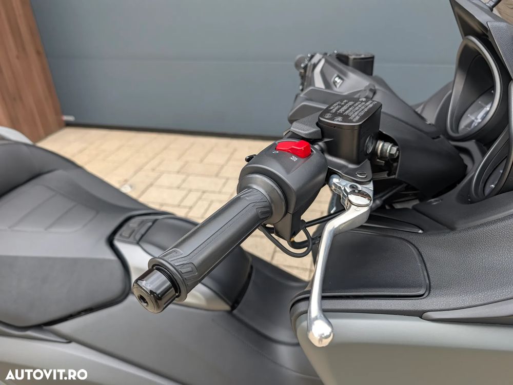 Yamaha TMAX 560 - 11