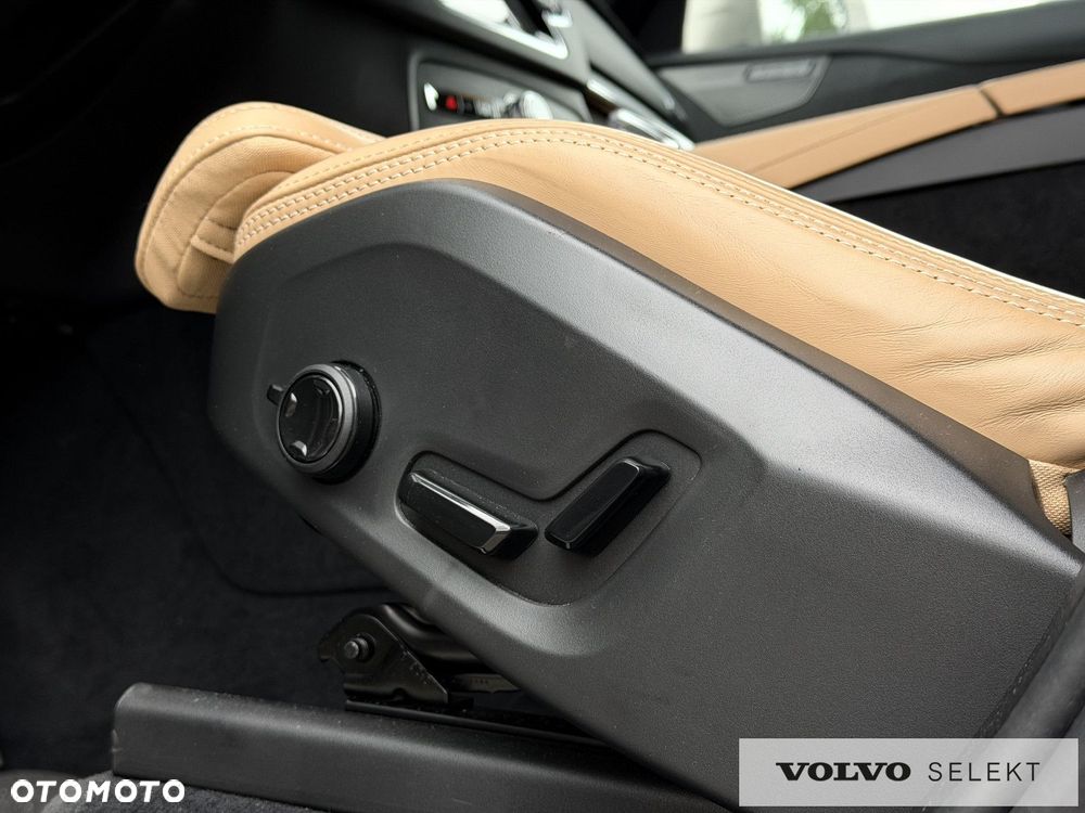 Volvo XC 90 - 22
