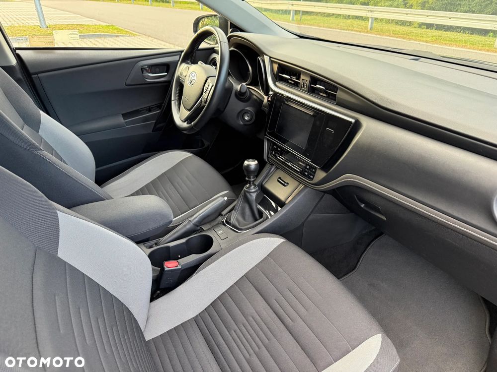 Toyota Auris 1.6 Premium - 28