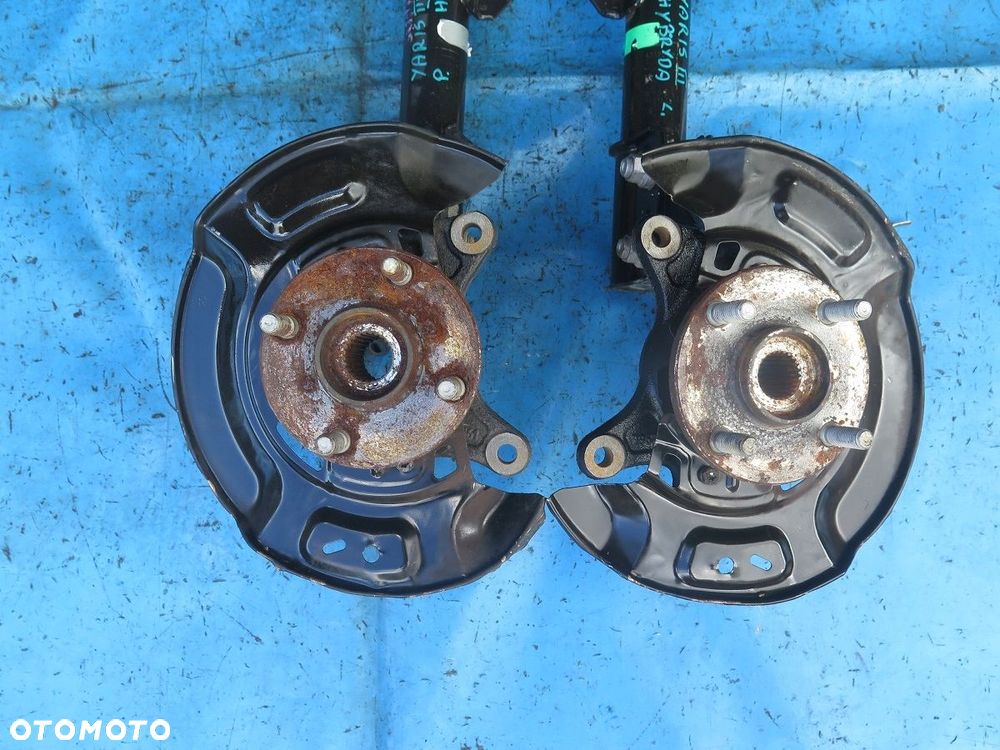 Zwrotnica Piasta Przód Prawa lub Lewa TOYOTA YARIS III HYBRYDA