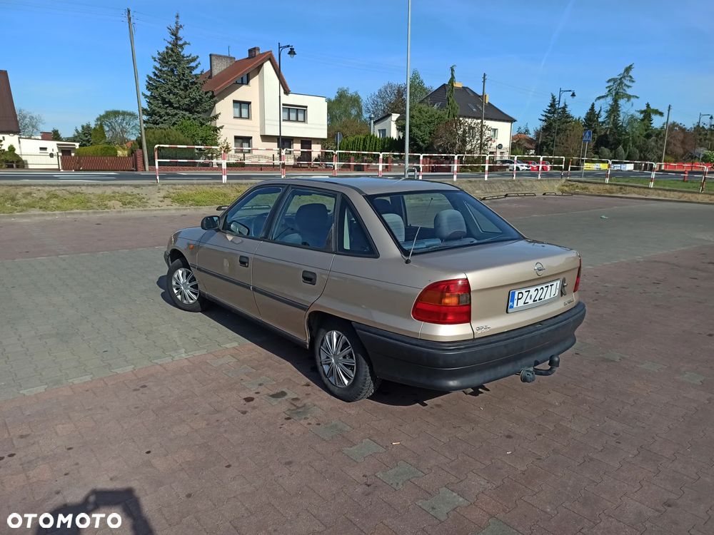 Opel Astra 1.4 Base - 7