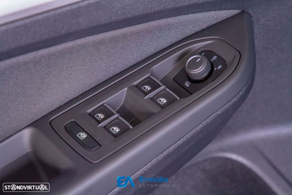 VW Golf 1.0 eTSI Life DSG - 44