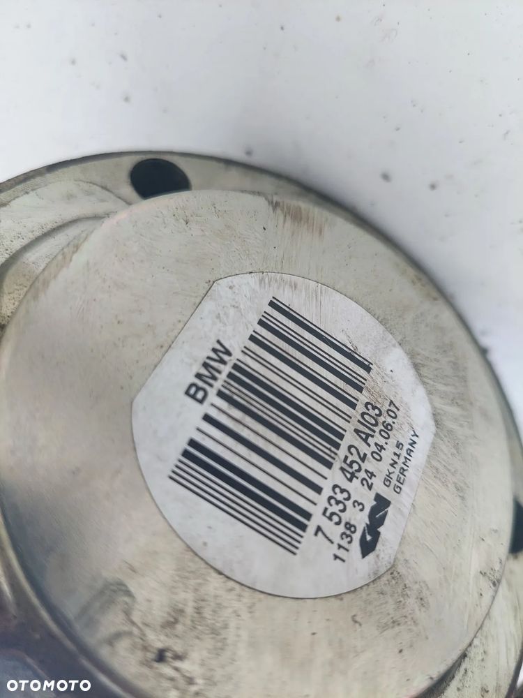 BMW E90 E91 E92 330 X-drive 3.0 D PÓŁOŚ PRAWA LEWA PIASTA TYLNA 7533452 7533453 - 3