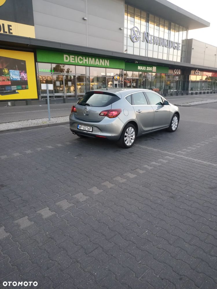 Opel Astra 1.4 T Cosmo - 4