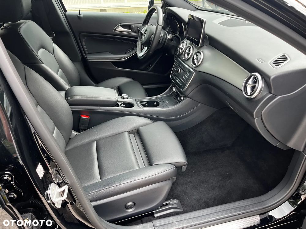 Mercedes-Benz GLA - 17