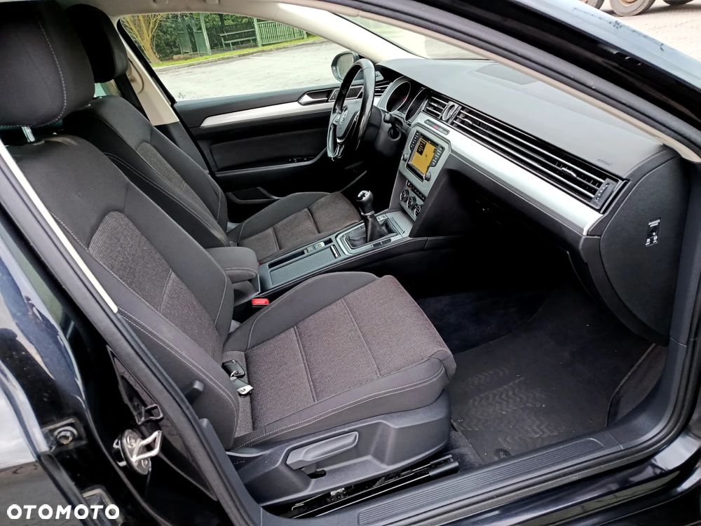 Volkswagen Passat - 8