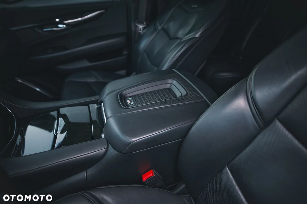 Cadillac Escalade - 34