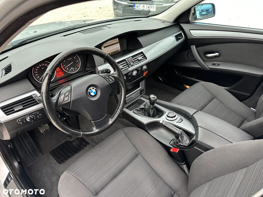 BMW Seria 5 523i - 10