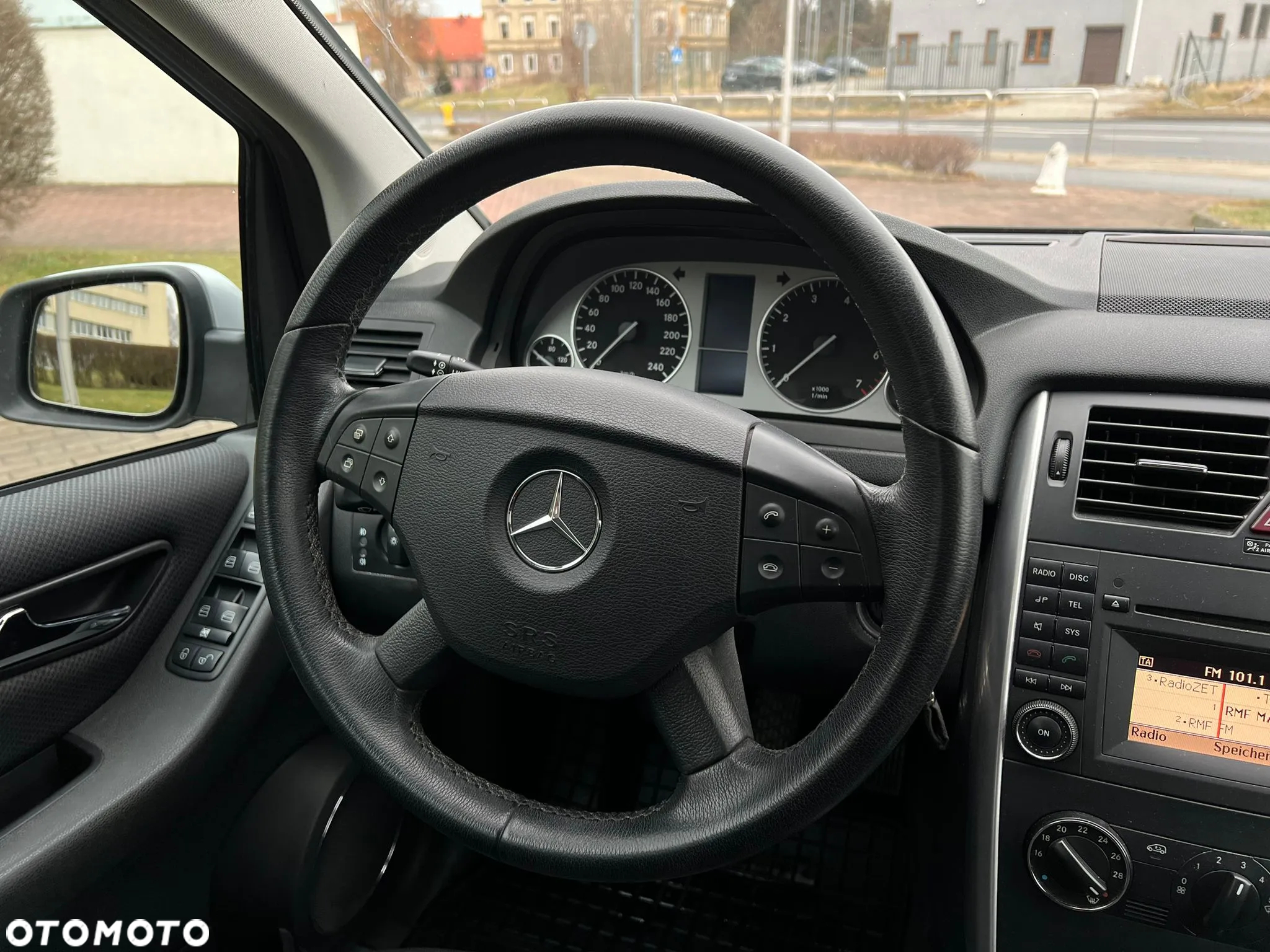 Mercedes-Benz Klasa B 180 BlueEffICIENCY - 27