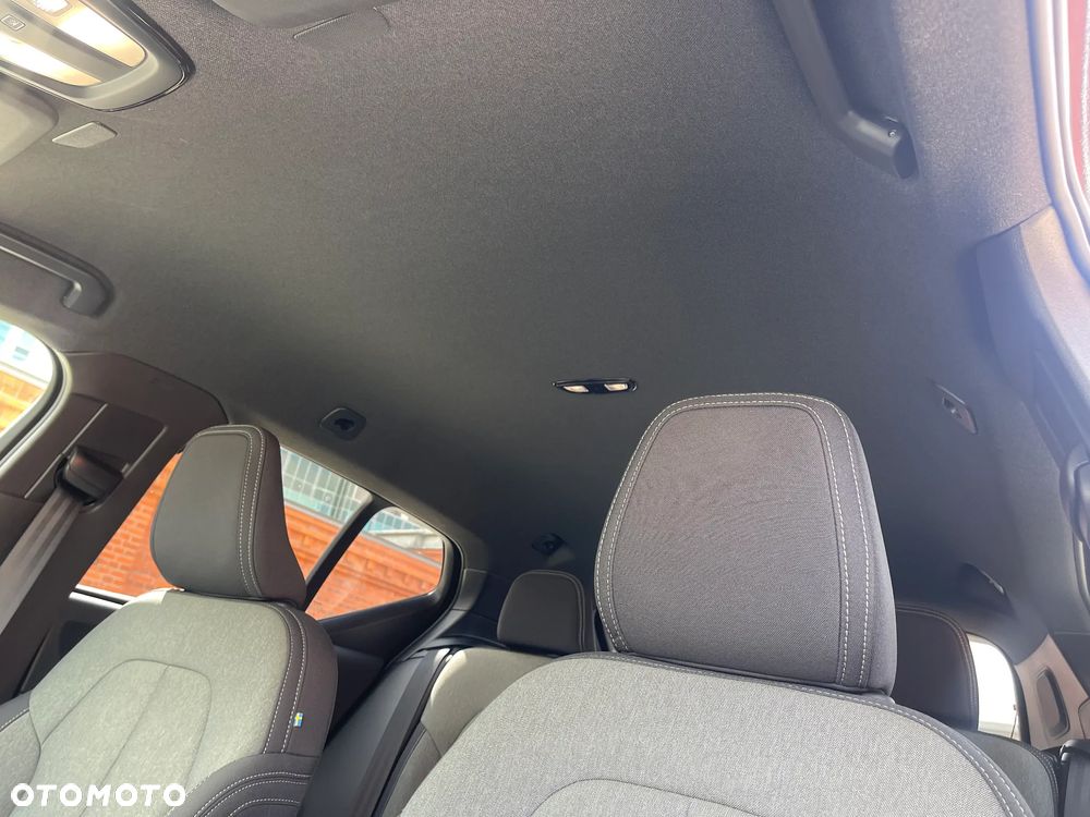 Volvo XC 40 B4 Plus Black Edition - 15