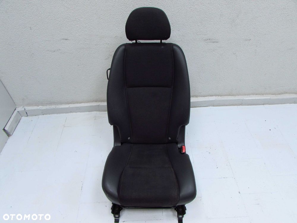 VOLVO XC90 FOTEL SIEDZENIE TYL PRAWY MATERIAL II RZAD ISOFIX 02-14 - 1
