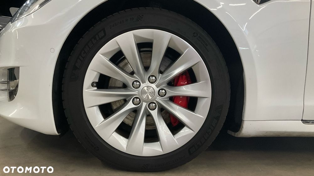 Tesla Model S - 22