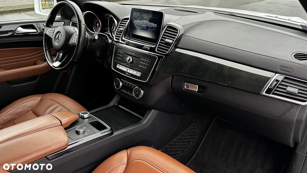 Mercedes-Benz GLE - 29