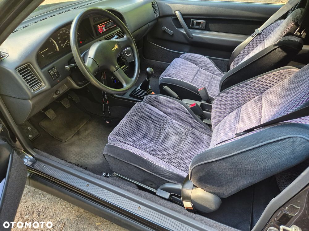 Toyota Corolla - 16