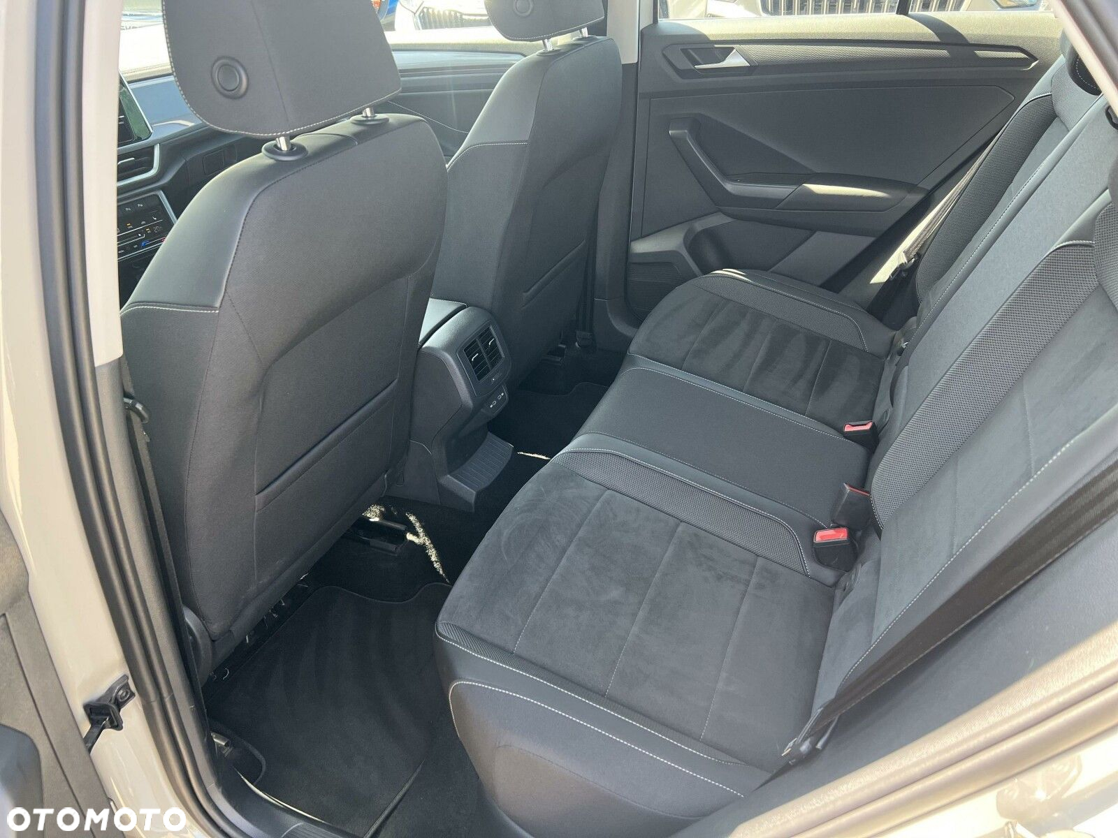 Volkswagen T-Roc 1.5 TSI Style DSG - 11